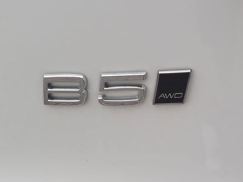Used 2026 Volvo XC40 B5 Plus AWD/4WD image 48