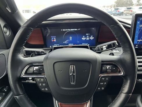 Used 2024 Lincoln Navigator Premiere image 22
