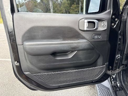 Used 2021 Jeep Gladiator Overland w/ Safety Group image 17