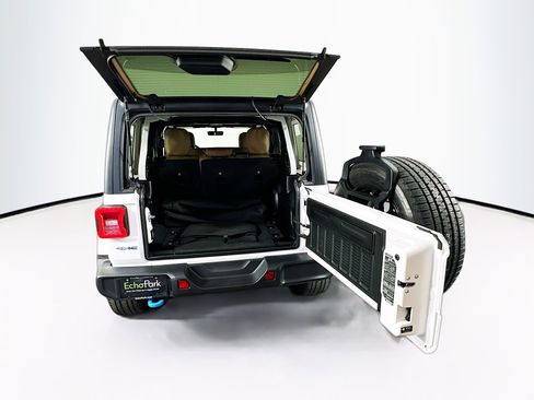 Used 2023 Jeep Wrangler Unlimited Sahara w/ Cold Weather Group AWD/4WD image 27