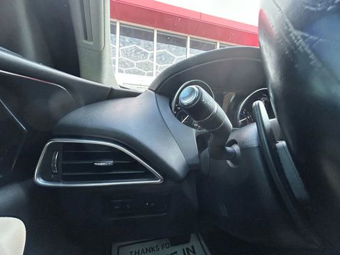 Used 2020 Jaguar F-PACE Premium image 12