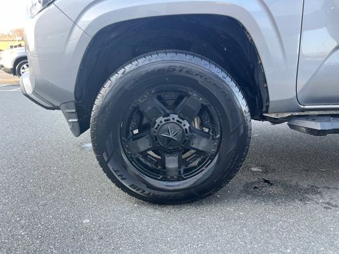 Used 2017 Toyota Tacoma SR image 30