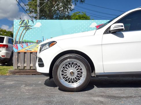 Used 2017 Mercedes-Benz GLE 350 w/ Premium 1 Package image 11