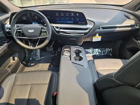 New 2026 Cadillac Lyriq Luxury AWD/4WD image 17