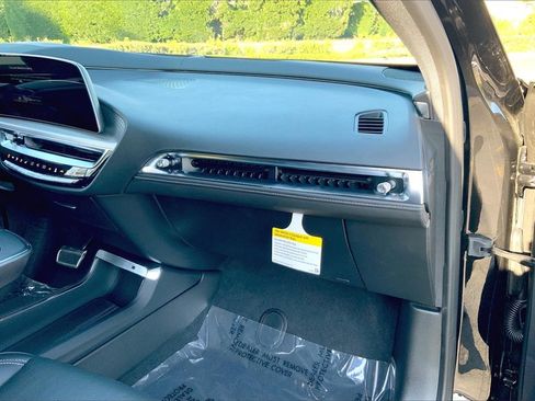 New 2026 Cadillac Lyriq V image 32