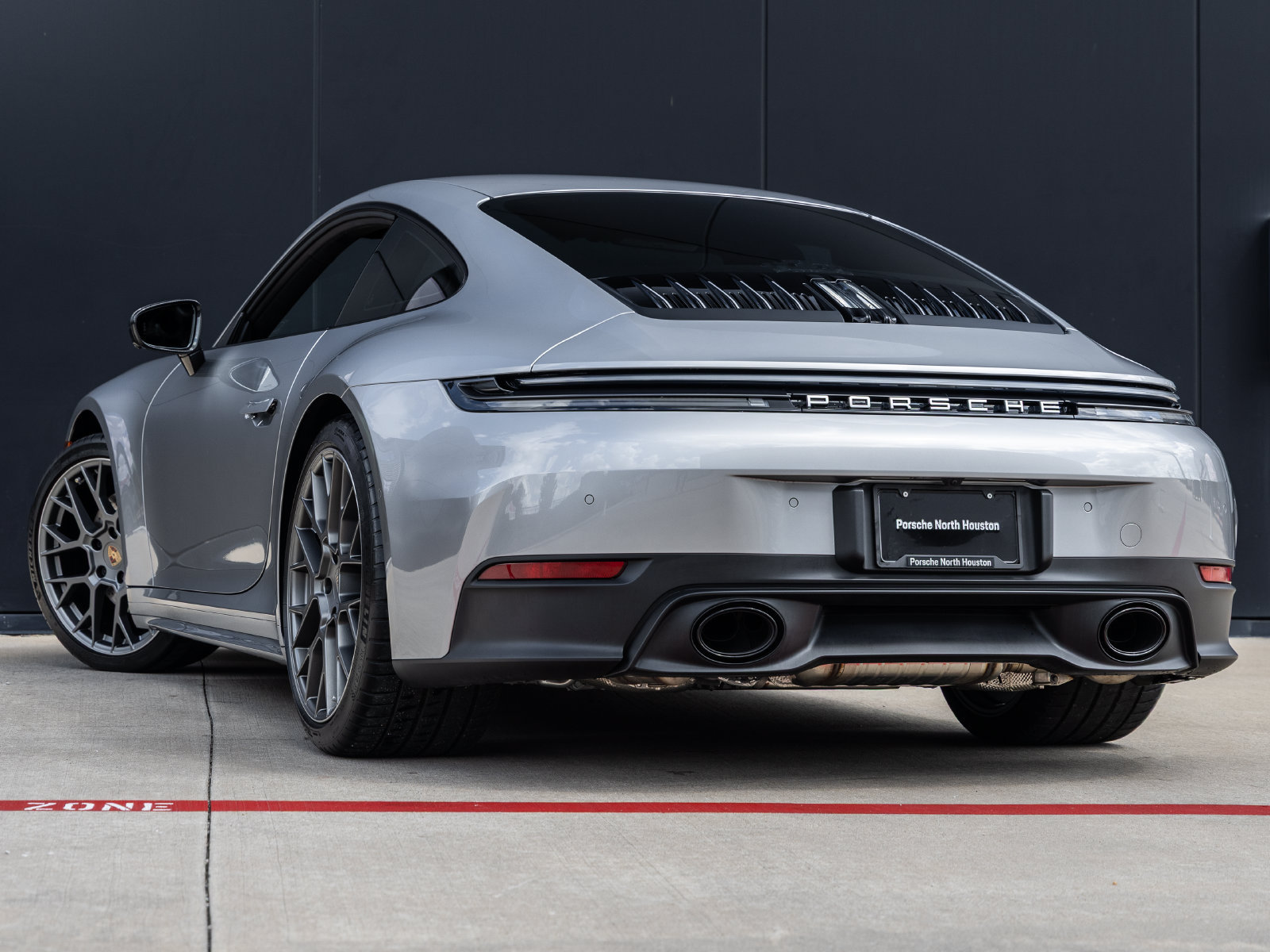 Used 2025 Porsche 911 Carrera RWD image 3