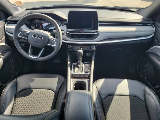 Used 2025 Jeep Compass Latitude AWD/4WD image 14