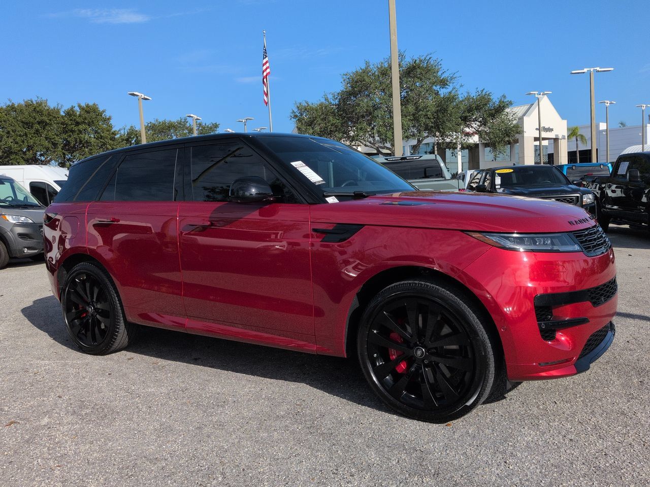 Used 2025 Land Rover Range Rover Sport Dynamic SE AWD/4WD image 2