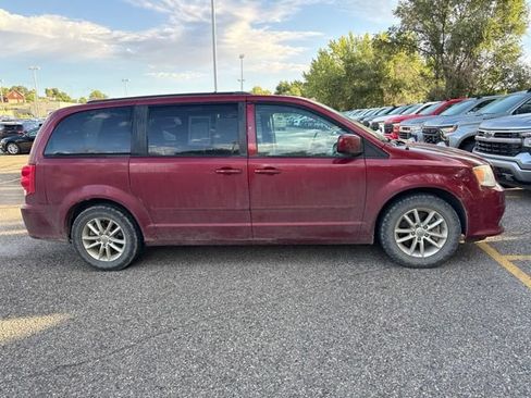Used 2014 Dodge Grand Caravan SXT FWD image 2