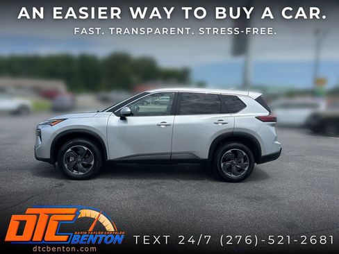 Used 2025 Nissan Rogue SV FWD image 6