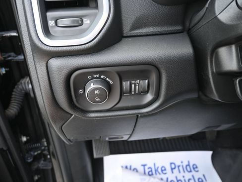 Used 2025 RAM 2500 Laramie AWD/4WD image 38