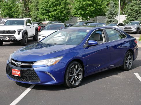 Used 2015 Toyota Camry XSE w/ Moonroof Package FWD image 3