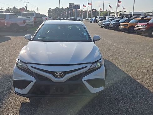Used 2024 Toyota Camry SE image 2