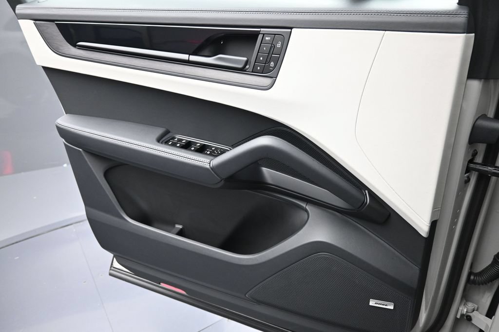 Certified 2026 Porsche Cayenne GTS AWD/4WD image 24