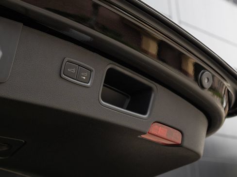 Certified 2026 Porsche Macan AWD/4WD image 30