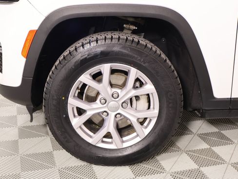 Used 2022 Jeep Grand Cherokee Limited AWD/4WD image 19