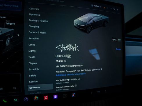 Used 2024 Tesla Cybertruck AWD Crew Cab image 55