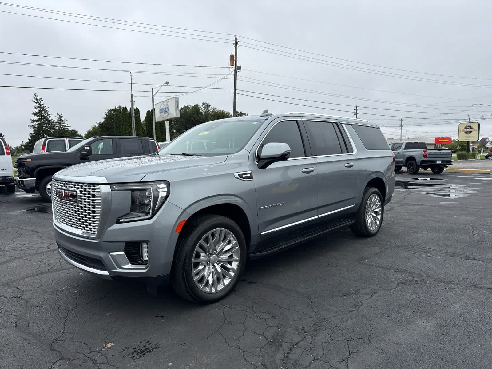Certified 2023 GMC Yukon XL Denali AWD/4WD image 1