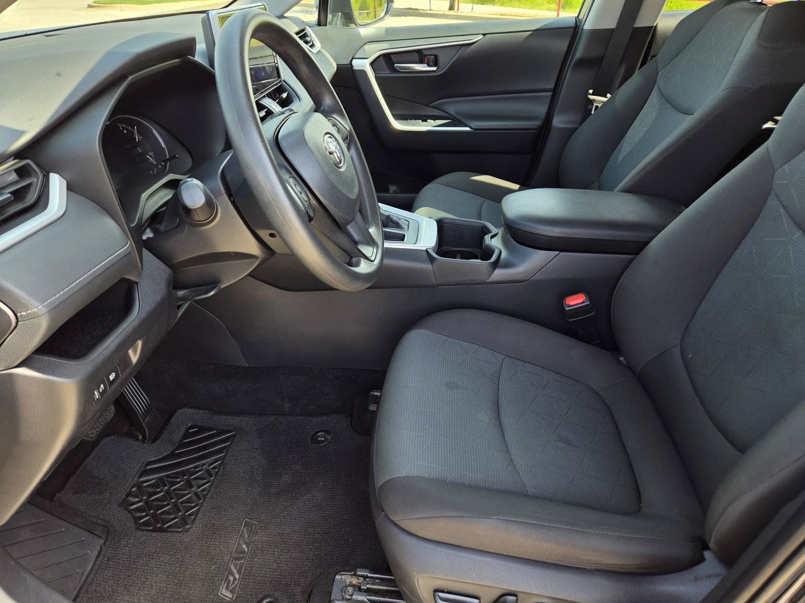 Used 2024 Toyota RAV4 XLE FWD image 24