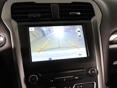 Used 2017 Ford Fusion SE w/ Fusion SE Technology Package FWD image 17