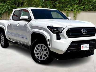 New 2025 Toyota Tacoma SR5