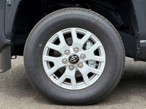 Certified 2025 Toyota Tacoma SR5 AWD/4WD image 9
