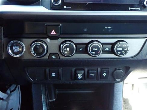 Used 2020 Toyota Tacoma TRD Off-Road image 16