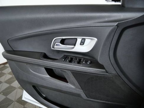 Used 2017 Chevrolet Equinox LS FWD image 23