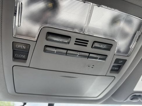 Used 2014 Toyota Highlander XLE AWD/4WD image 24