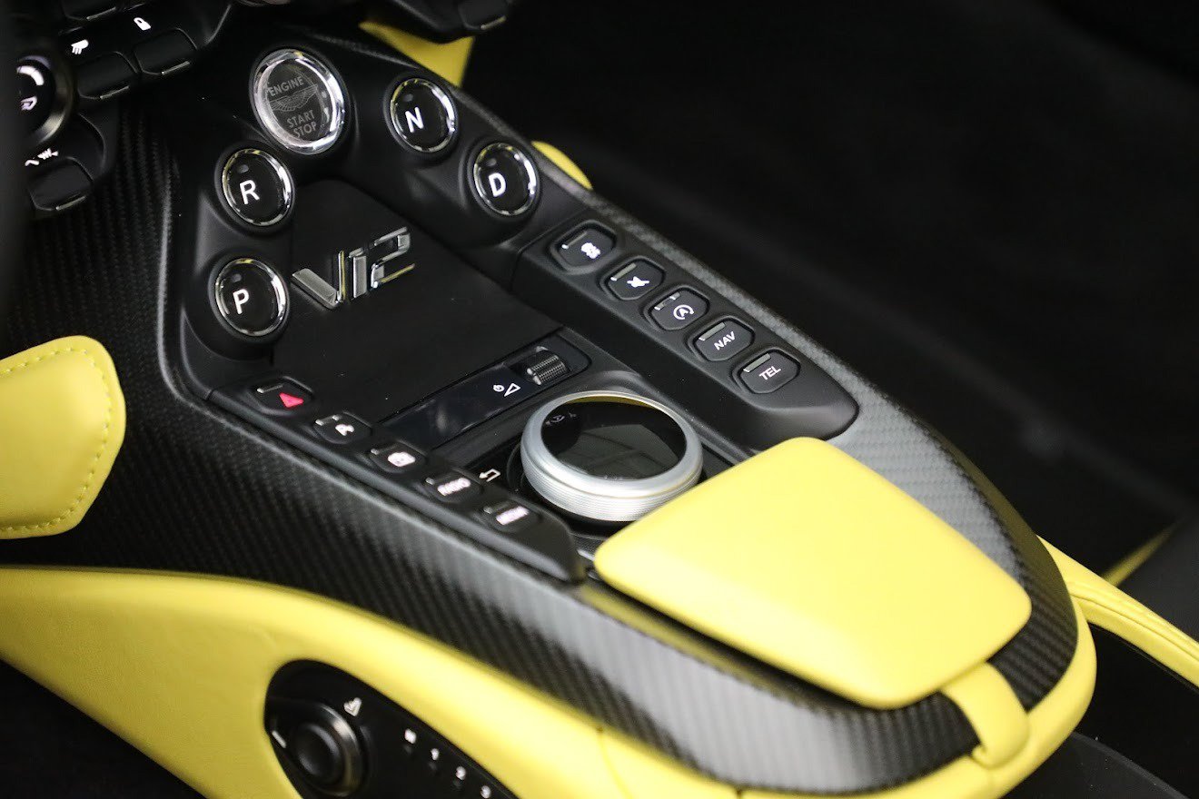 Used 2023 Aston Martin V12 Vantage Roadster RWD image 22