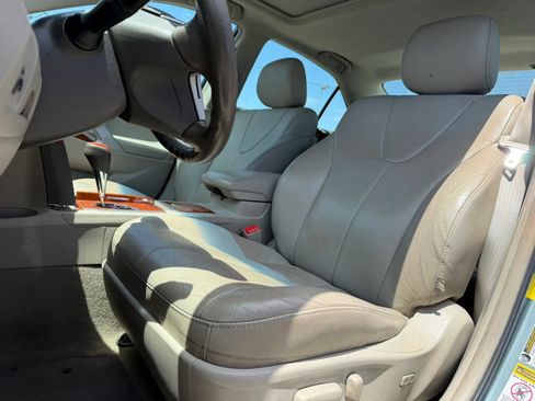 Used 2011 Toyota Camry XLE w/ SE/XLE Extra-Value Pkg FWD image 10