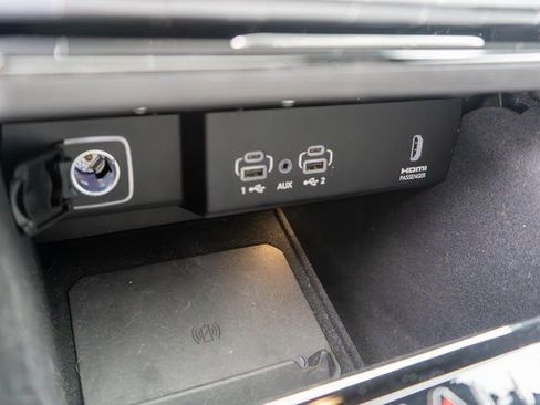 Used 2023 Jeep Wagoneer Series III w/ Premium Group I AWD/4WD image 39