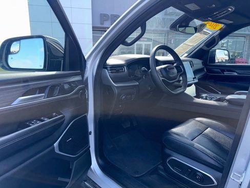 Used 2024 Jeep Wagoneer Series II AWD/4WD image 11