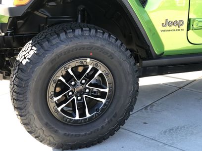 New 2026 Jeep Wrangler Unlimited Rubicon w/ Xtreme 35 Tire Package