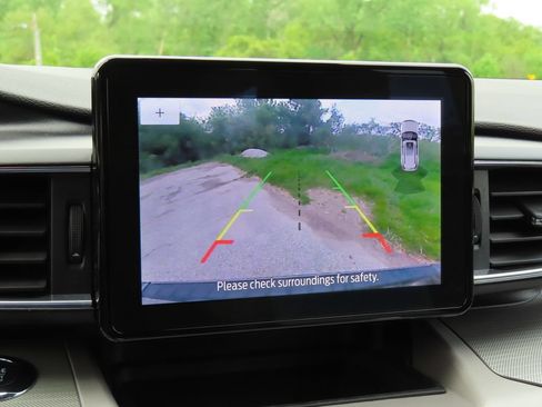 Used 2023 Ford Explorer XLT w/ Equipment Group 202A AWD/4WD image 5