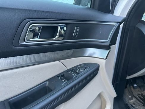 Used 2018 Ford Explorer XLT w/ Equipment Group 202A image 13