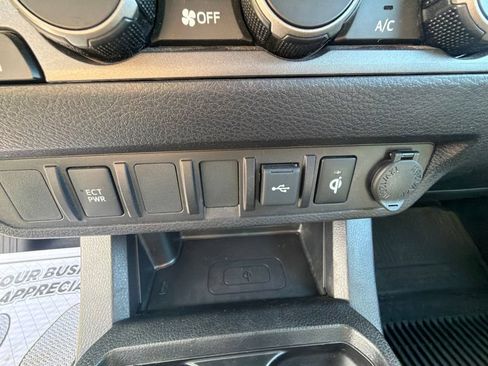 Used 2021 Toyota Tacoma TRD Sport AWD/4WD image 26