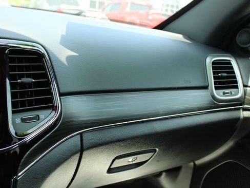 Used 2020 Jeep Grand Cherokee Limited AWD/4WD image 25