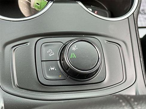 Used 2024 GMC Terrain SLE image 33