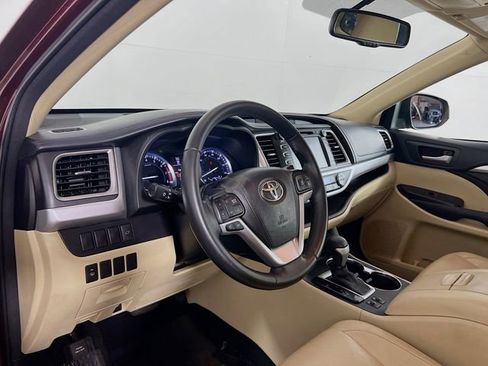 Used 2016 Toyota Highlander XLE FWD image 9
