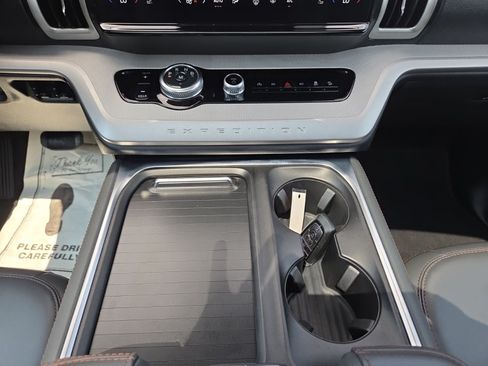 Certified 2025 Ford Expedition Active AWD/4WD image 35