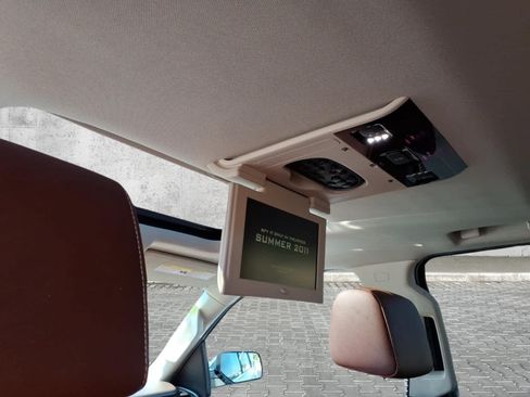 Used 2019 Chevrolet Suburban Premier AWD/4WD image 8