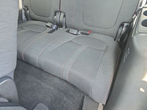 Used 2025 Honda Pilot Sport image 14