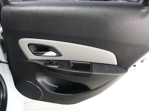 Used 2016 Chevrolet Cruze L image 36