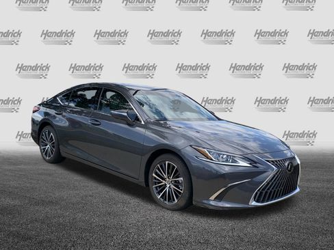Used 2024 Lexus ES 300h w/ Technology Package FWD image 2