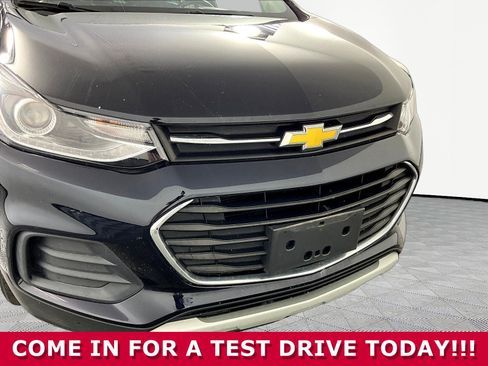 Used 2021 Chevrolet Trax LT w/ Driver Confidence Package FWD image 29