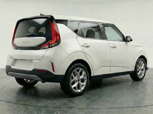 Used 2025 Kia Soul LX w/ LX Technology Package image 9