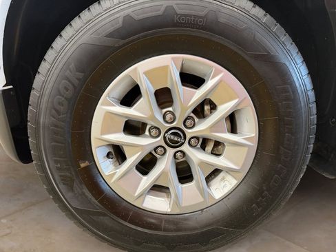 Used 2024 Nissan Frontier SV w/ Technology Package RWD image 26