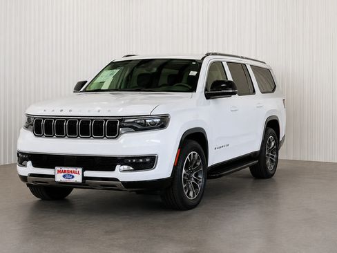 Used 2023 Jeep Wagoneer L Series III w/ Preferred Equipment Group AWD/4WD image 1