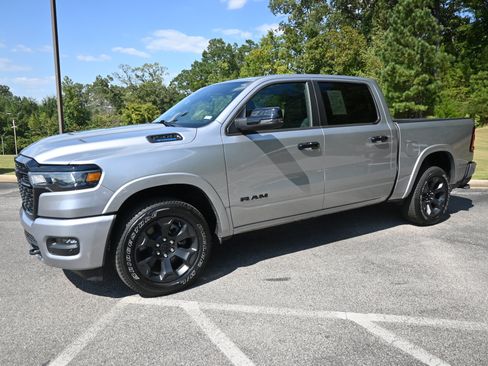 Used 2025 RAM 1500 Big Horn AWD/4WD image 6